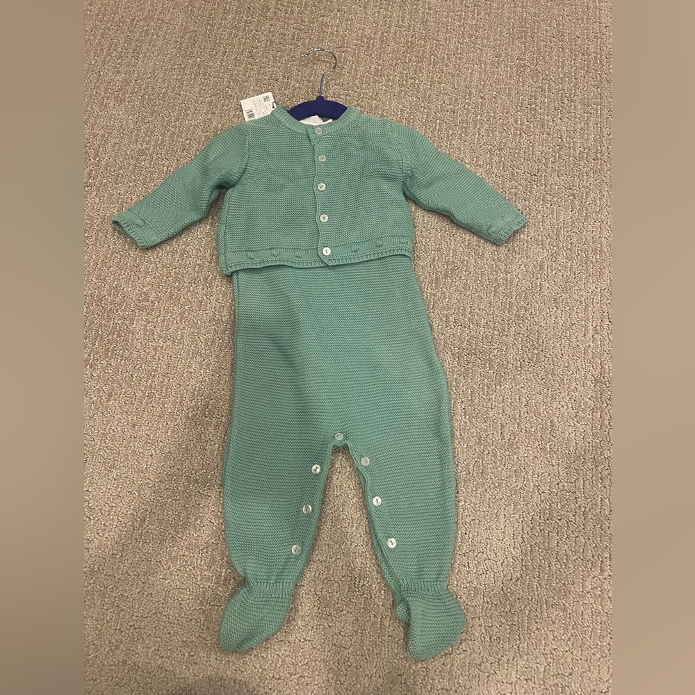 Green baby outfit. 6-9months. NWT